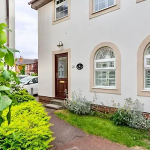 A Cheerful Three Bedroom House In Leafy Lytham Lytham St Annes