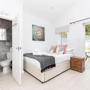 New, Stylish Flat With Private Patio And Free On-street Parking Check Out At 11am Apartment Bournemouth