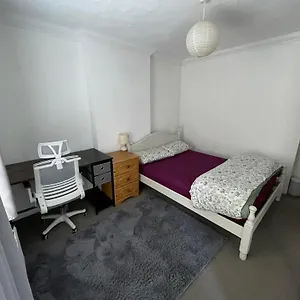South Coast Guest With Free Parking Homestay Poole