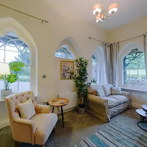 The Gatehouse At Coombe Apartment Bristol
