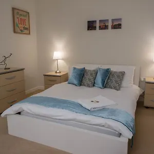 Royal Limehouse Apartment London